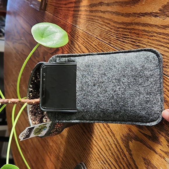 Grey felt cell phone protector - Picture 4 of 6